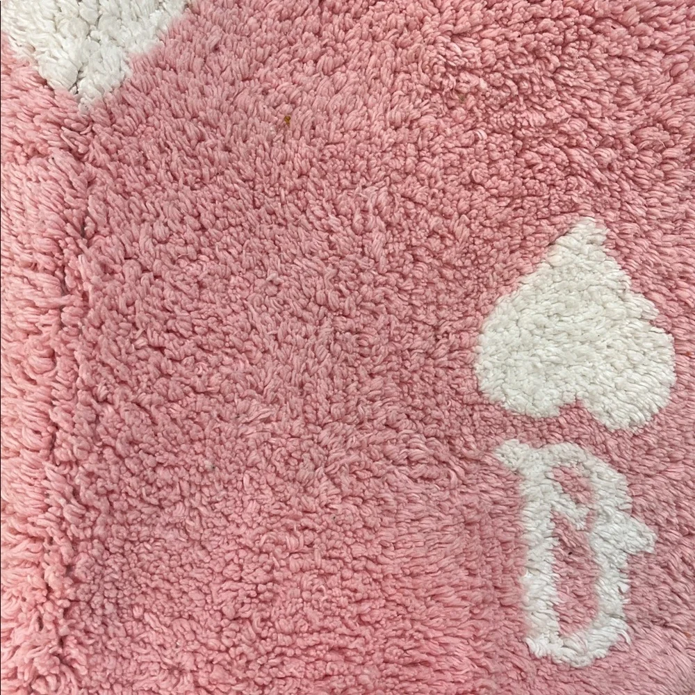 Urban Outfitters Queen Of Hearts Pink Heart Bath Mat New with Tags